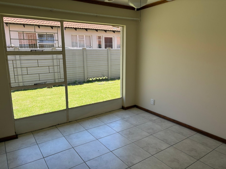 2 Bedroom Property for Sale in Langenhovenpark Free State